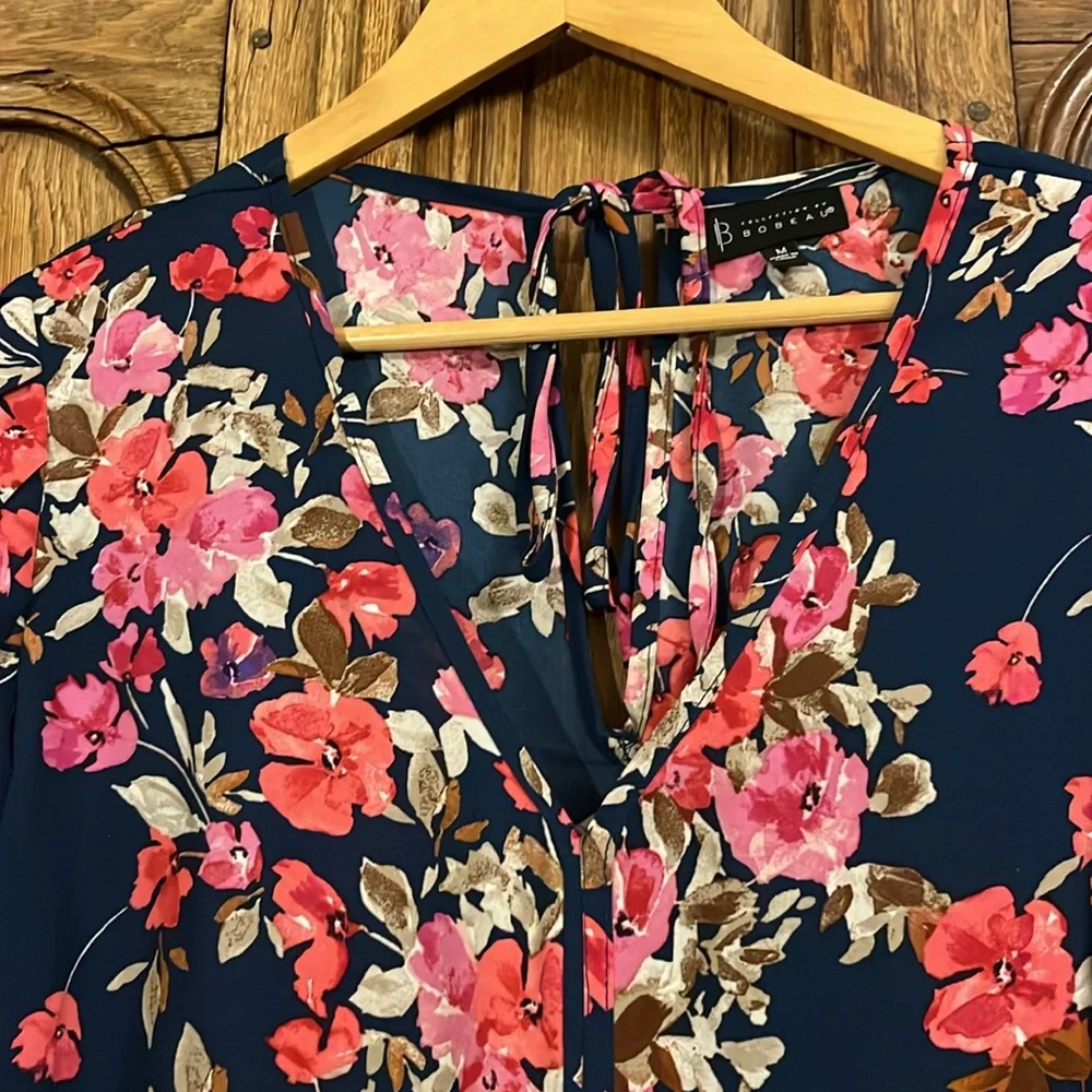 Collection by Bobeau V-Neck Puffed Sleeve Top Floral Keyhole - Picture 6 of 9